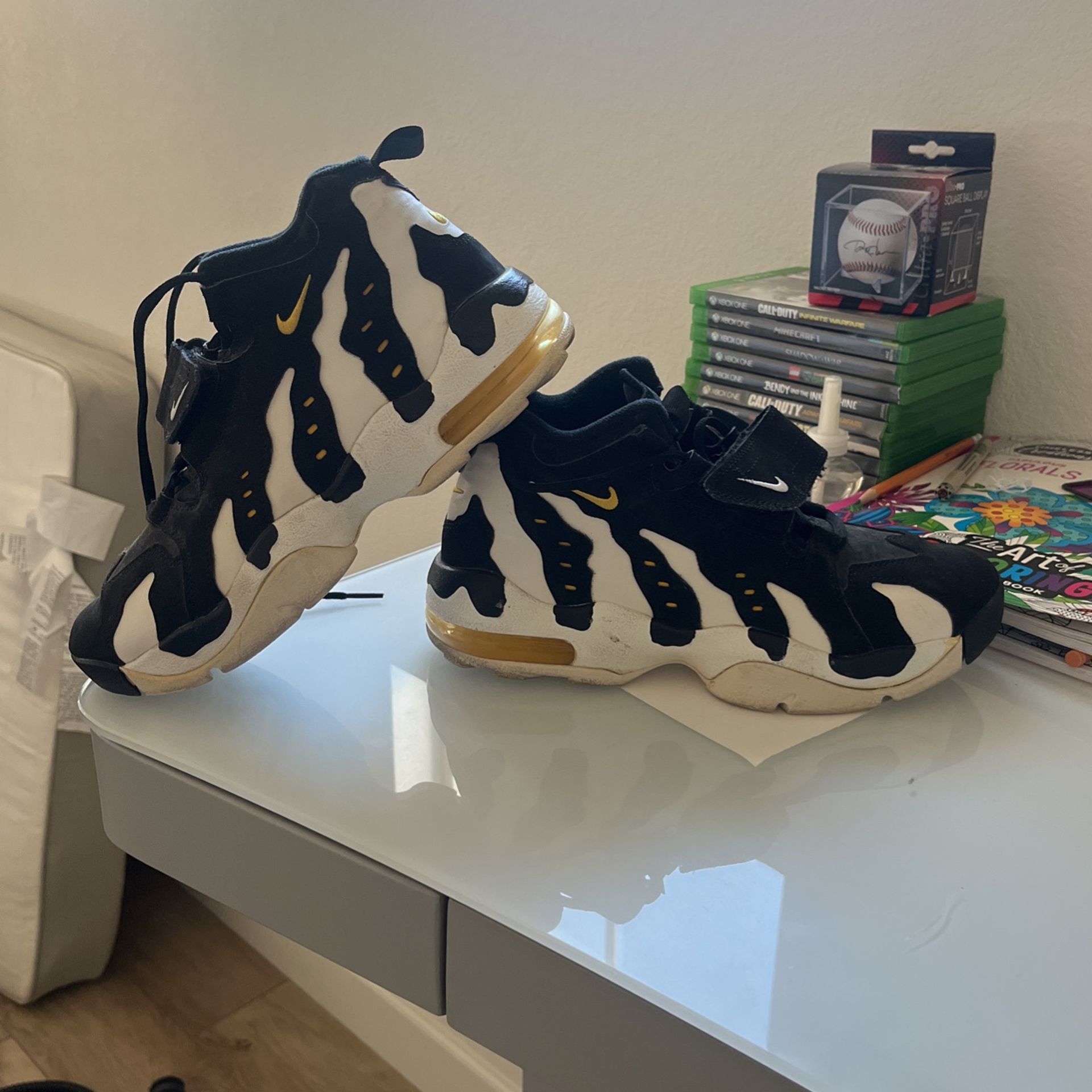 Deion Sanders Boys Size 7Y Nike Shoes