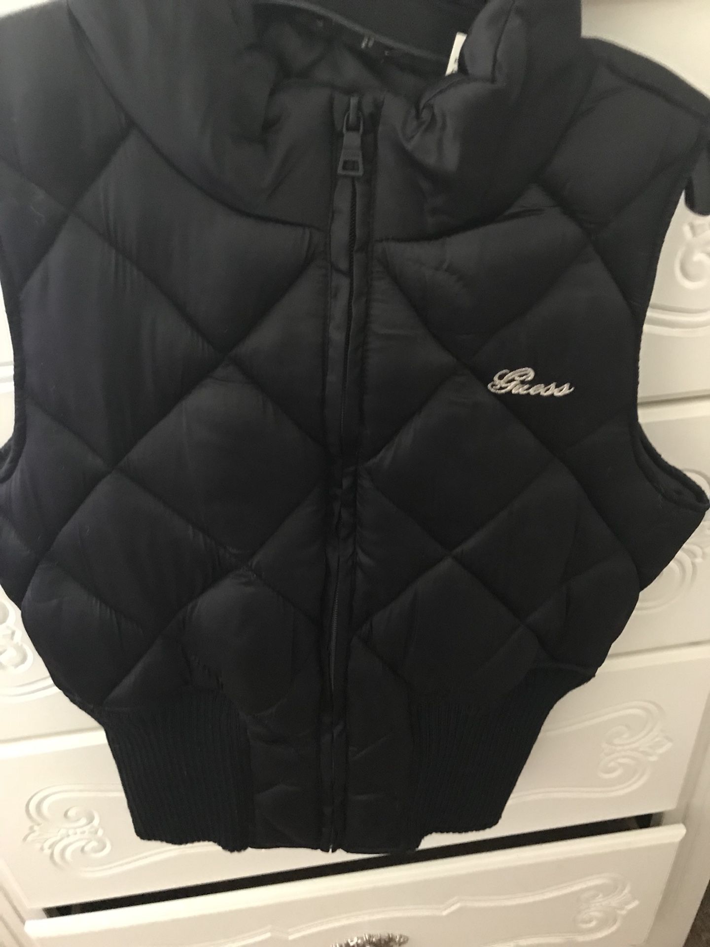 Guess women’s vest black size M