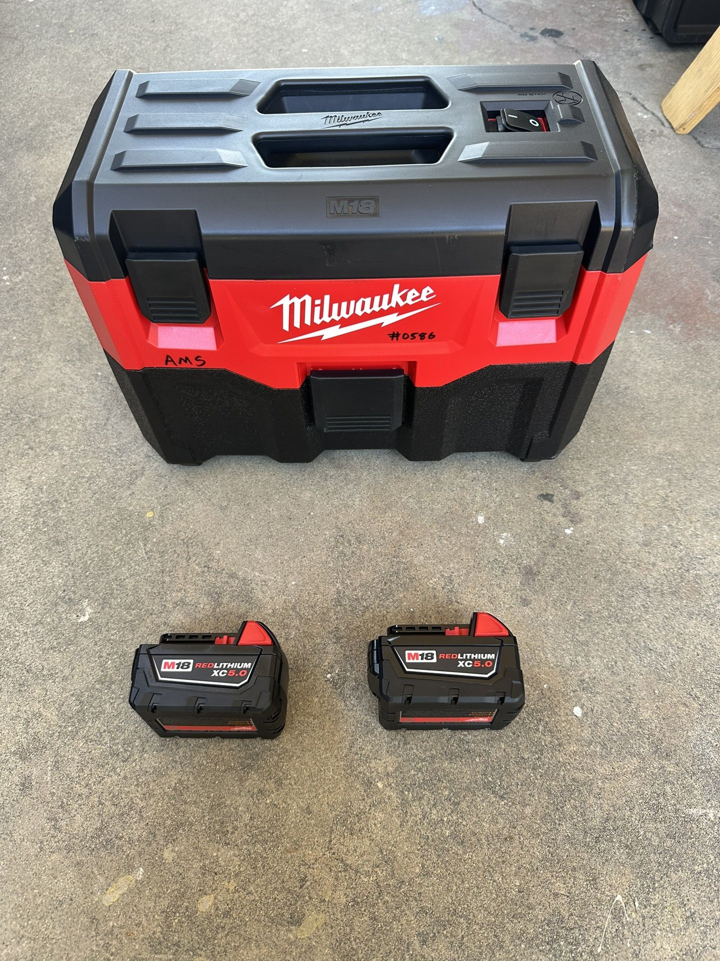 Milwaukee M18 Vacuum