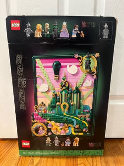 New Open Box Lego Wicked 75685 emerald city Wall art