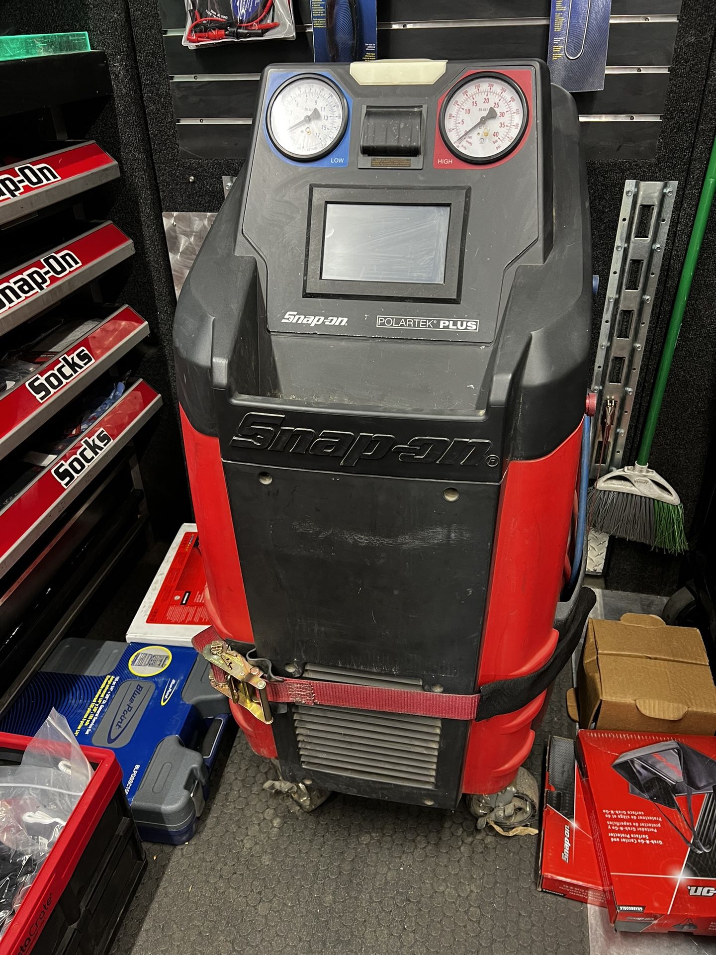 SNAP ON AC Machine