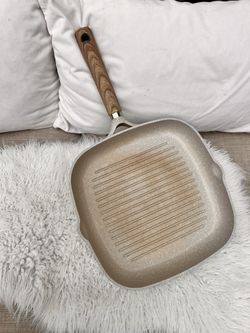 Masterclass Pan Wood Handle Smoke Free Home