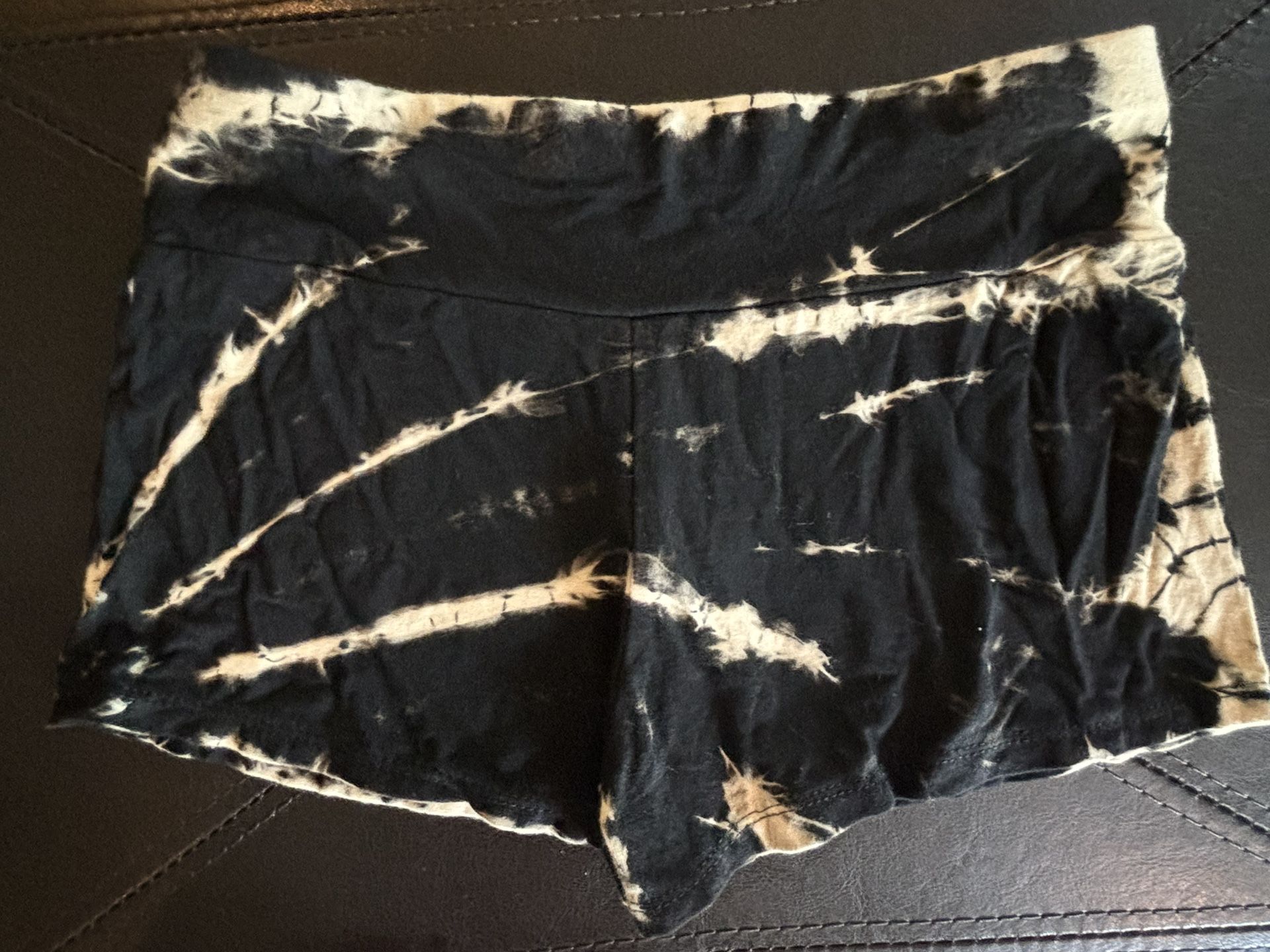 Women’s XS imported Thailand black white tie dye short shorts, new