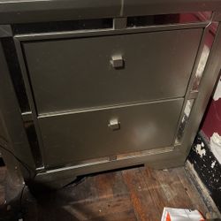 Bedroom Side Table/dresser SELLING ASAP