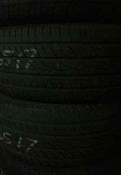 17" 2 used tires 265/65R17