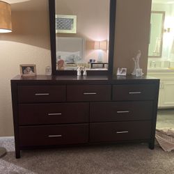 Perfect & Modern In Immaculate Condition