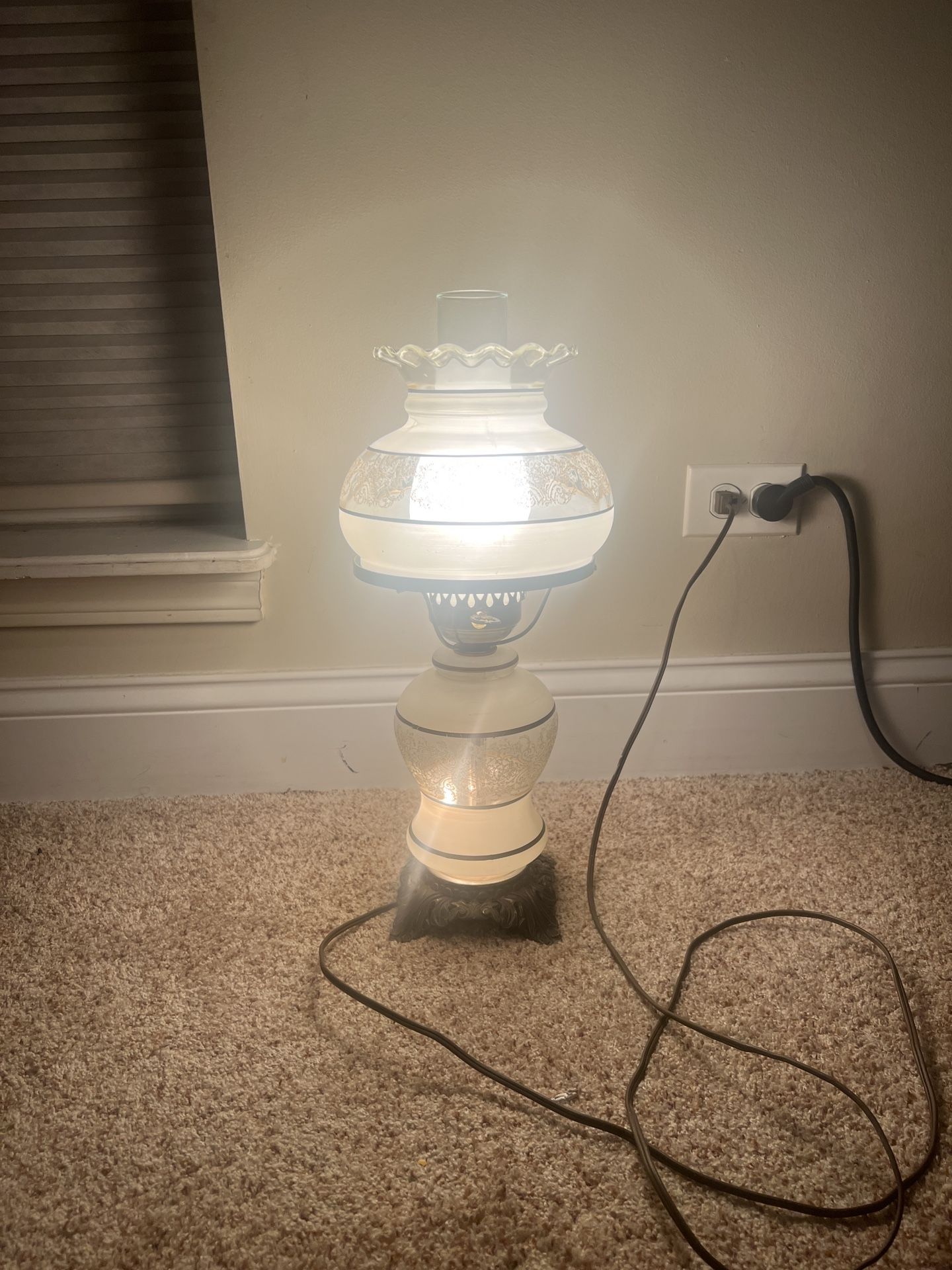 Vintage Hurricane 3-Way Parlor Table Lamp Floral Pattern 18.5”