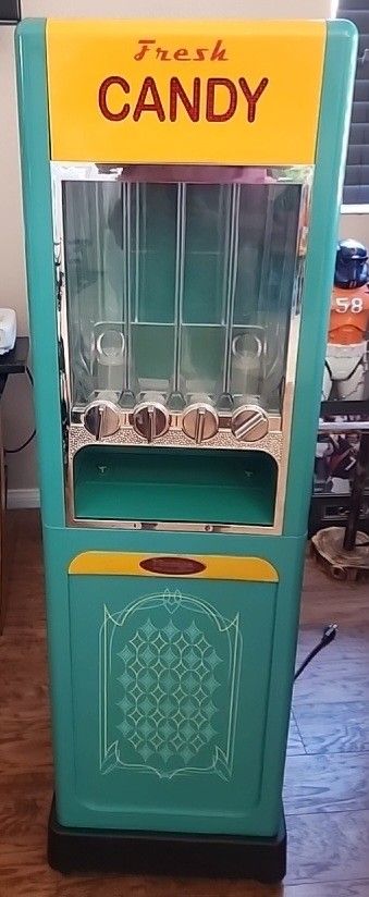 Like New.. Sensio Freestanding Candy Machine 