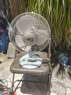 Three-speed mini fan works great