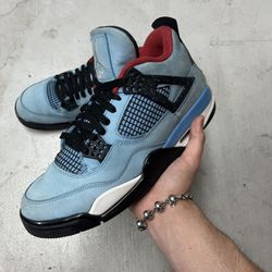 Travis Scott Jordan 4 