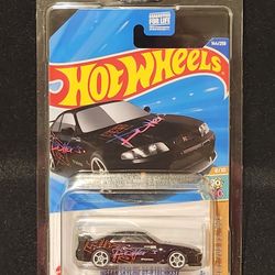 Hot 🔥 Wheels 🛞,  $15 Nissan Skyline GT-R Protective Display Case Included 