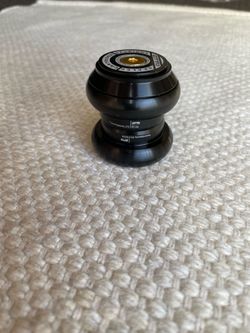 Bike headset - EC 34/34 - ZTTO - Brand New - If the listing is up and you can see it, that means the item is available - Pickup please 60616 - No deli