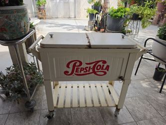 Old pepsicola ice cooler vintage