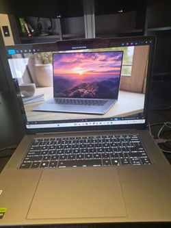 Lenovo Yoga Pro 7 - Core Ultra 9. RTX 5060. 32GB RAM. 2.5K OLED. $1700 LIKE NEW!
