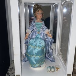 Cecile From The Girls Of Distant Lands Series And Display Case American Girl Doll