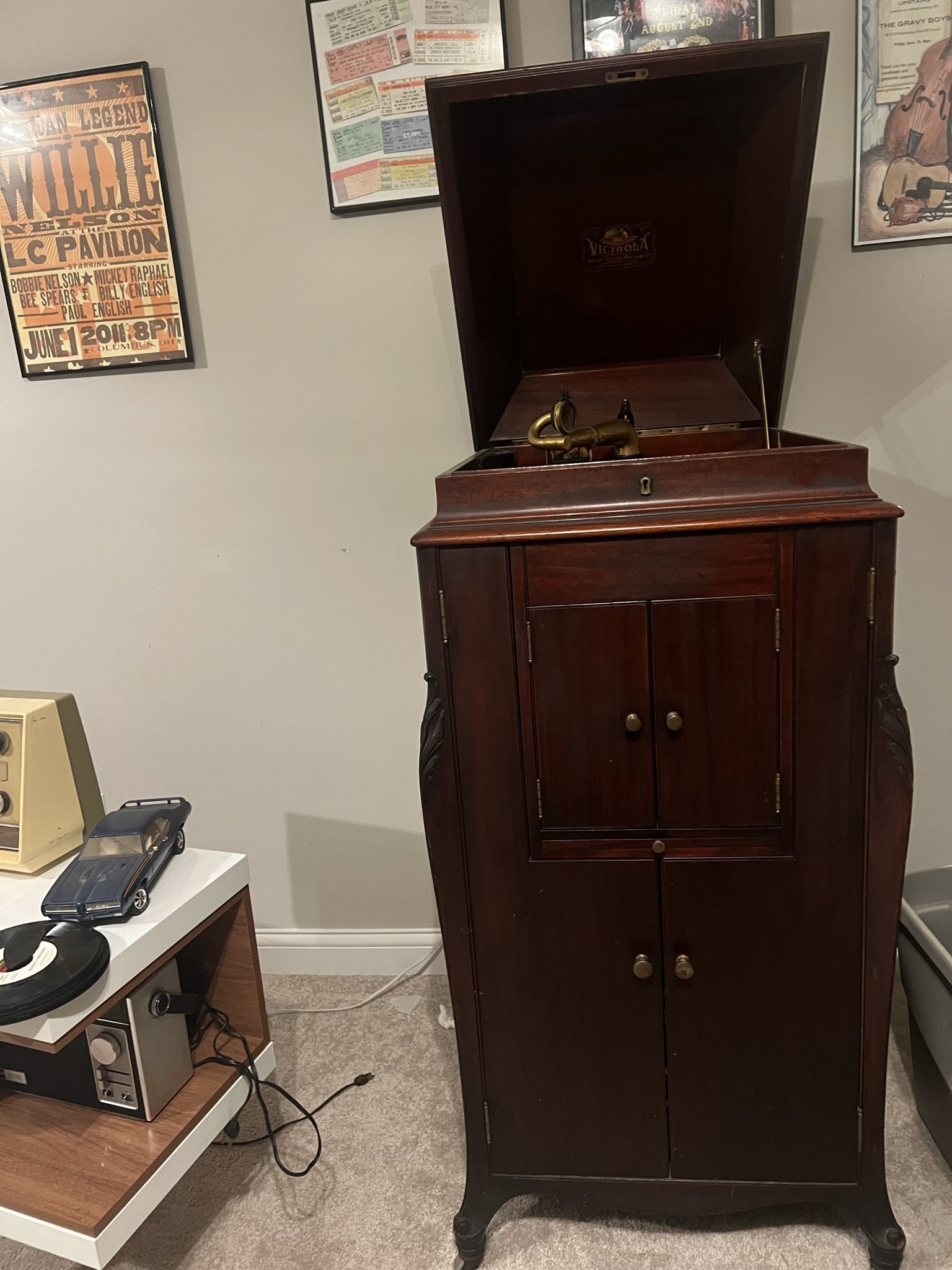 Victrola Record Player -Victor talking machine