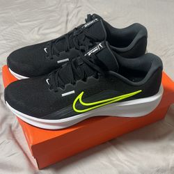 NIKE DOWNSHIFTER 13  Size 11