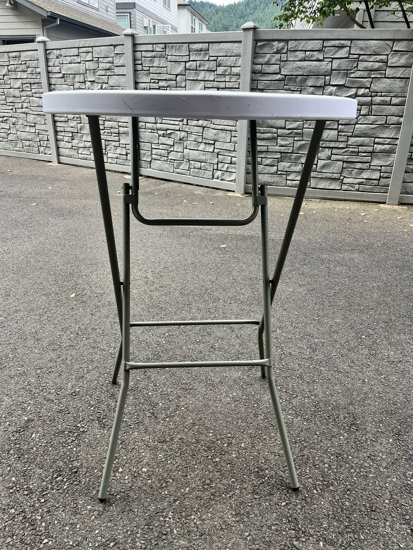 Round Cocktail Table - Foldable