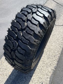 (1) 285/65R18 Super Swamper 
