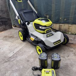 NEW CONDITION SELF-PROPELLED RYOBI 40 V HP BRUSHLESS 21 " INCLUDES(2) 6 AH  BATTERIES UP TO 70 MINUTES OF RUNTIME AND RAPID CHARGER AND GRASS BAG. QUI