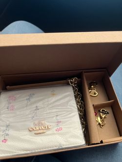 White flower coach wallet/purse
