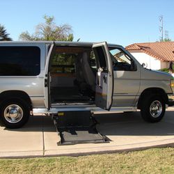 2009 E250 Handicap lift van 3/4 ton with lift and turning driver and passenger seats