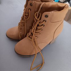 Women's Size 6.5, White Mountain Heeled Boots 