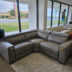 3-pc Leather Sectional w/ 2 power recliners & headrests 