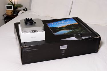 Apple Mac mini M2 and 30in Dell Monitor(UP3017)