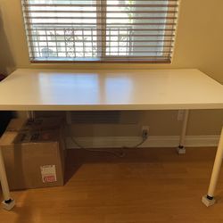 Linnmon desk 2024 59 inch