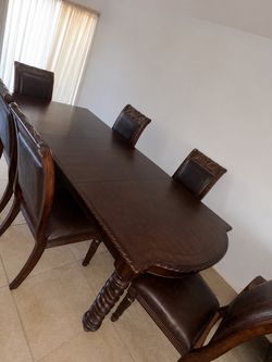 Includes an extension to make table longer to 8 seater