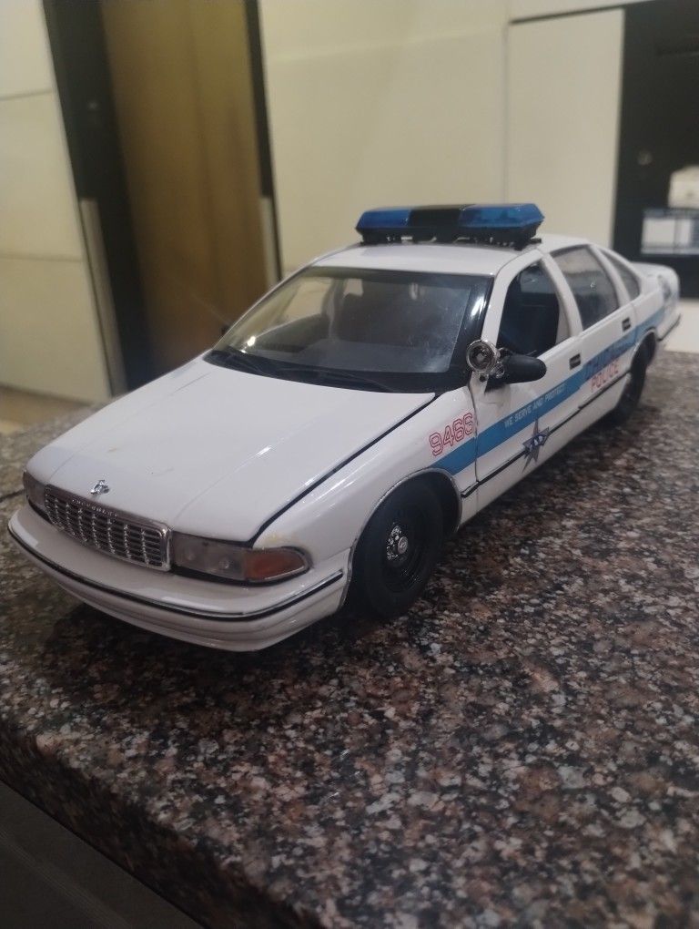 1/18 Scale Chicago Police 1996