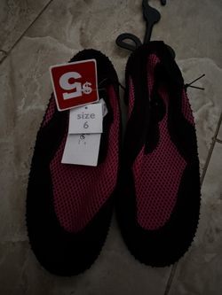 Pink/black Size 6 Water shoes