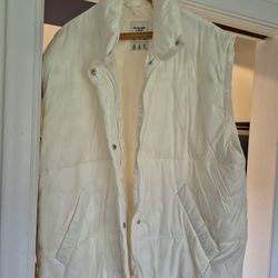 Women's Ambercrombie & Fitch White Puffer Vest (XL)