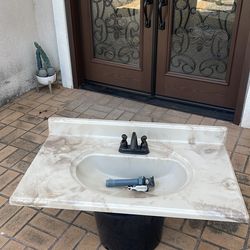 Vanity marble top 32in W x 22in D