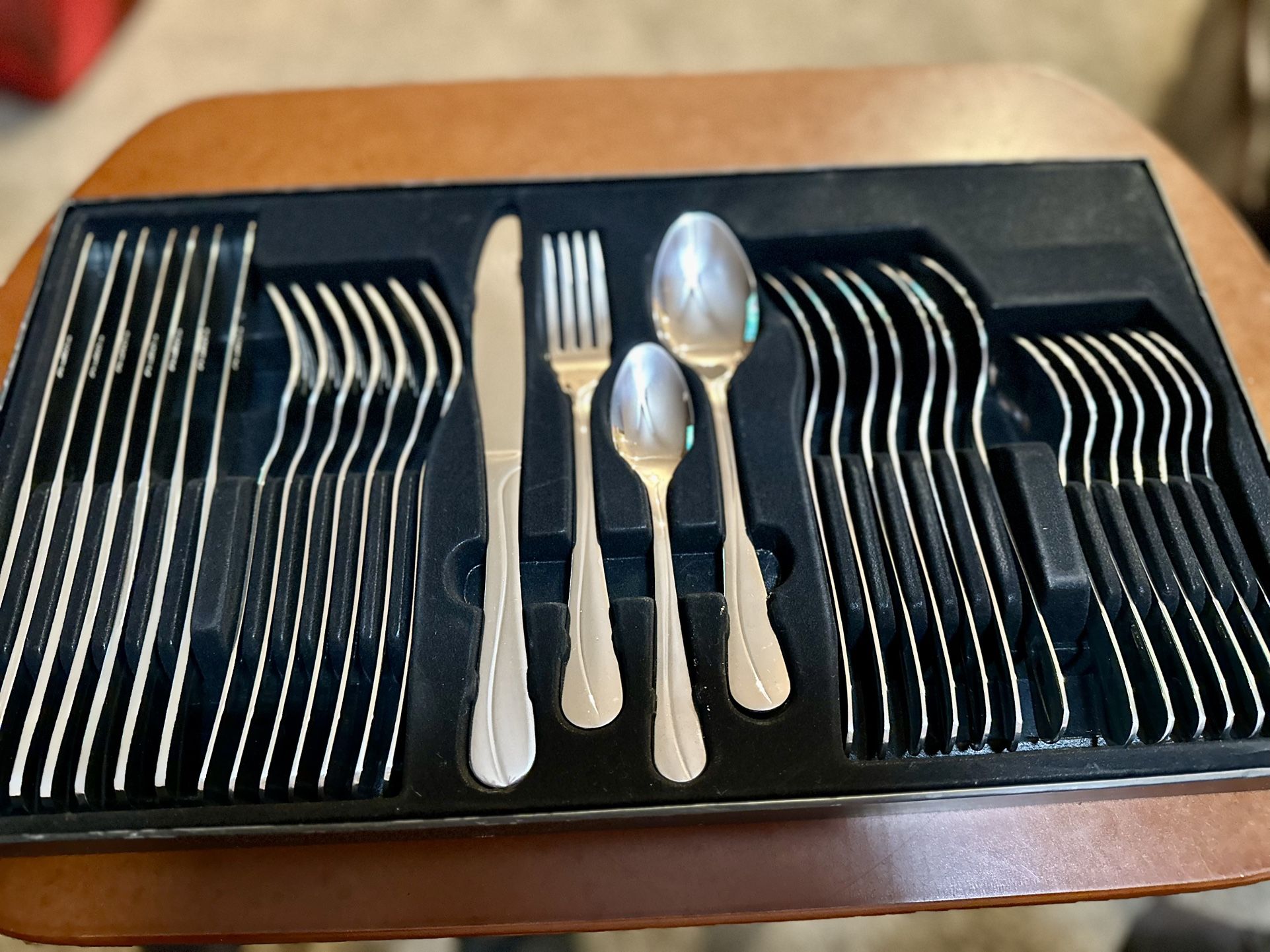32 Piece Stainless Steel Silverware Set New