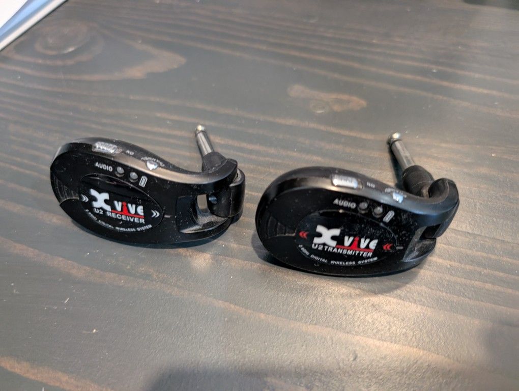 XVive U2 Wireless Guitar System - MINT
