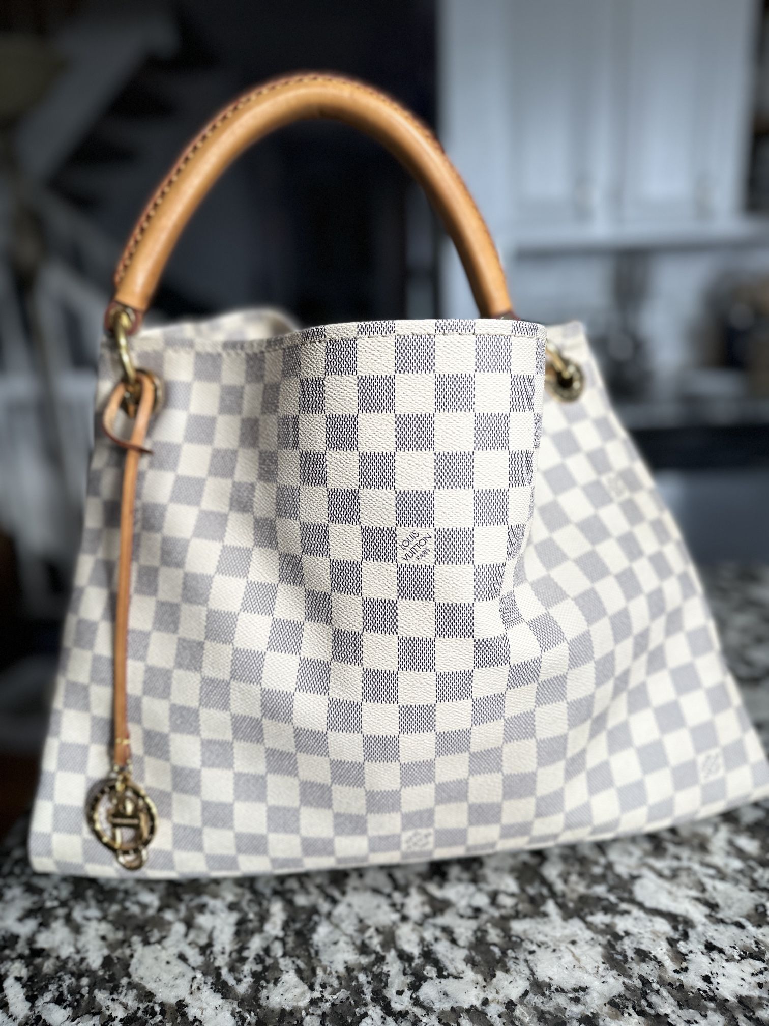 Authentic Louis Vuitton Artsy MM Bag