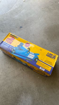 Rally 2 Ton Hydraulic Floor Jack