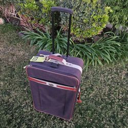Wheeled Luggage With Handle