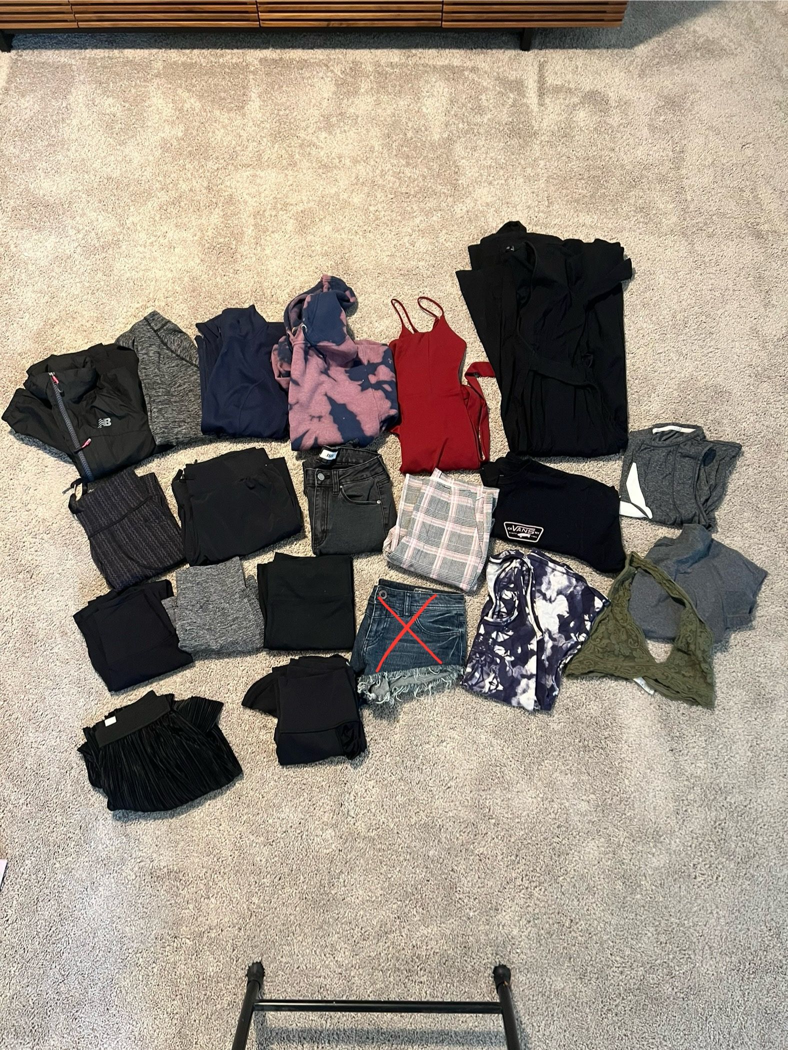 CLOTHING LOT 32 pieces women
