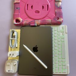 Apple IPad 7th Generation (10.2” Retina / IOS 18 / Touch ID ) 32GB with stylus pen, keyboard, case  & Accessories (128GB $249) 