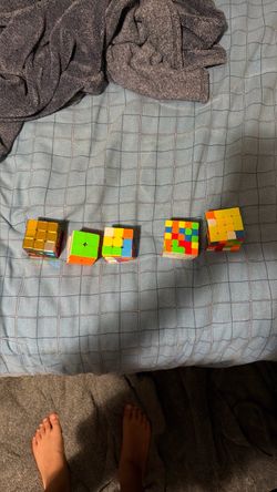 Rubix cube scrambled except 2x2 CHECK DESCRIPTION