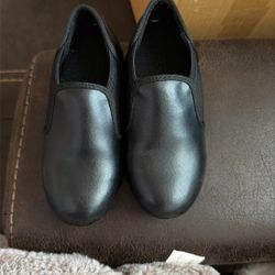 TAP SHOES SIZE 11M