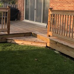 SELLING MY WHOLE EXISTING DECK WITH RAILING AND PLANKS