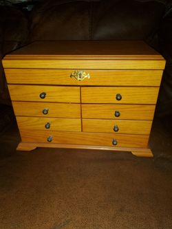 Oak Jewelry box/chest - Thomas Pacconi museum