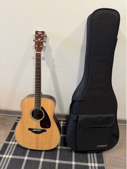 Yamaha FG830 Dreadnought Acoustic Guitar - Natural w/ Gig Bag