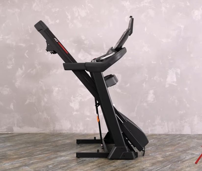 Sole F63  Treadmill  