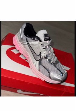 NIKE VOMERO 5