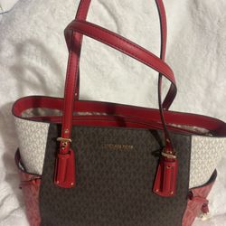 Michael Kors Voyager East/West Signature Tote in the crimson multi color